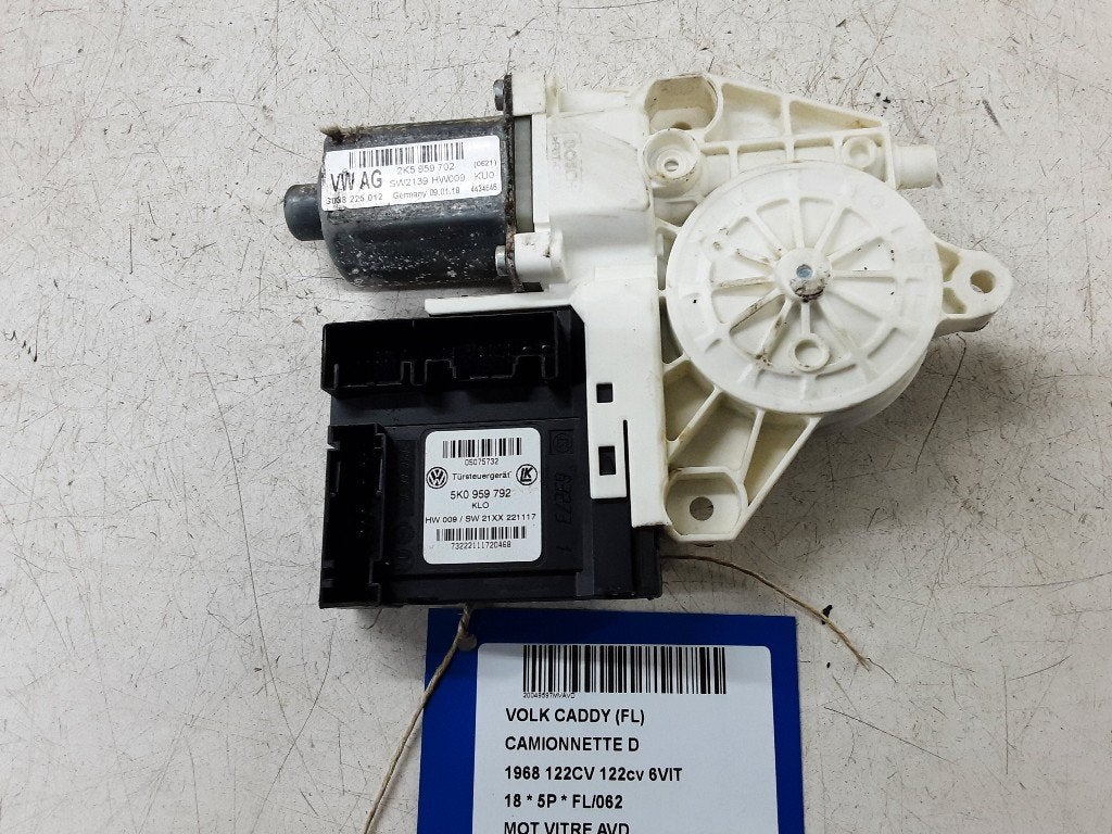 MOTEUR LEVE VITRE ELECTRIQUE AVANT DROIT Caddy IV, Volkswagen, Mevr. I. Hauben, Utilisé, Droite