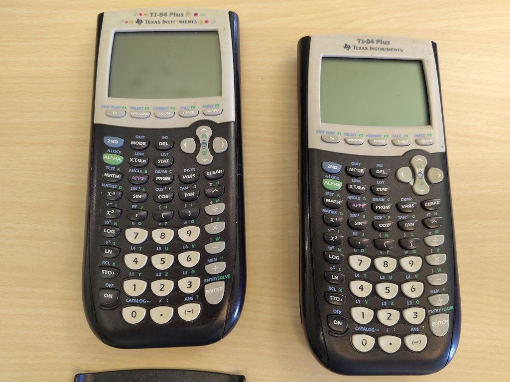 2 x Texas Instruments Ti-84 Plus rekenmachine, Diversen, Rekenmachines, Ophalen of Verzenden, Grafische rekenmachine, Gebruikt