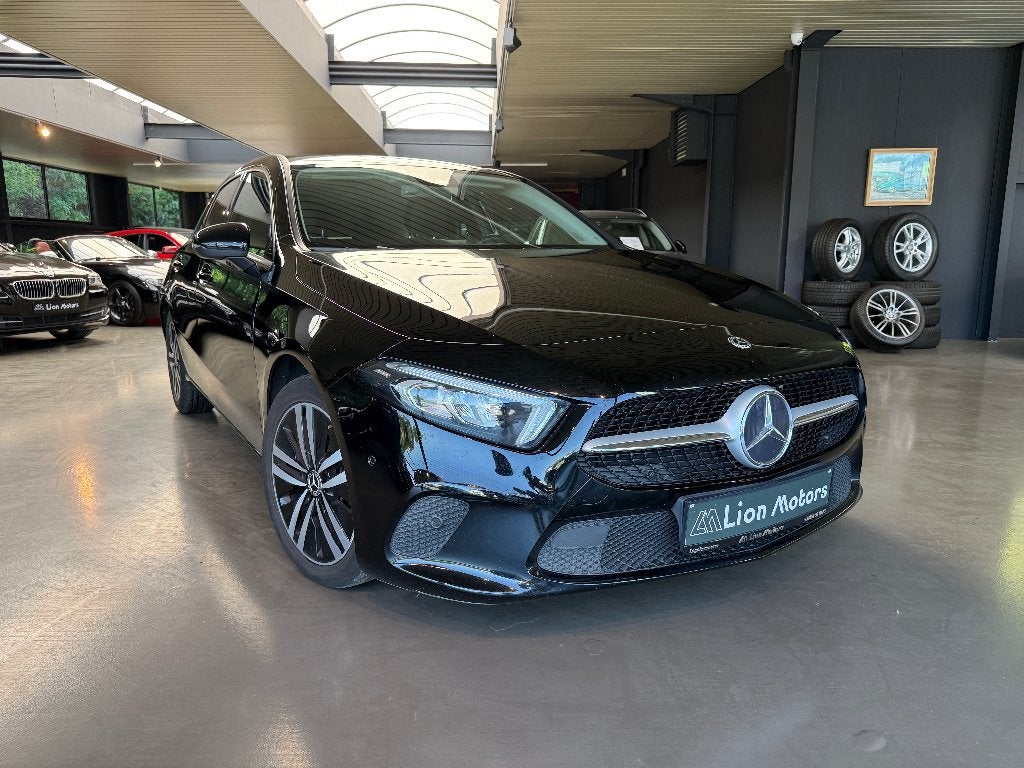 Mercedes-Benz A 180  Business Solution Essential, Voorwielaandrijving, Parkeerassistent, 4 cilinders, Leder en Stof