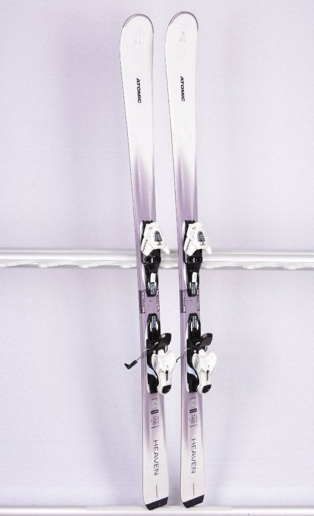 SKIS 148 ; 155 cm pour femmes ATOMIC HEAVEN, blanc/violet, Carving, Skis, 140 à 160 cm, Utilisé