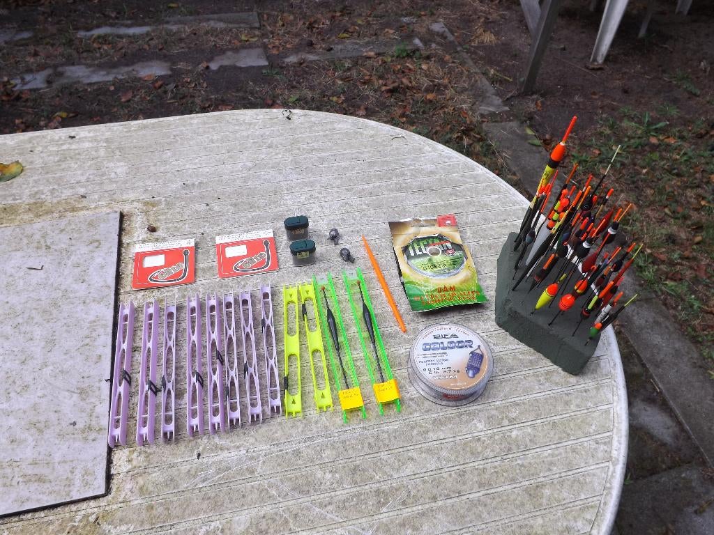 50 doppers + tuigen + lijnen + draad + lood + onderlijnen, Ophalen of Verzenden, Nieuw, Dobber of Lood