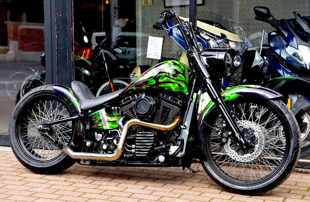HARLEY DAVIDSON FAT BOY CUSTOM SHOWBIKE ***MOTOVERTE.BE***, 2 cilinders, Occasion, Chopper, Bedrijf