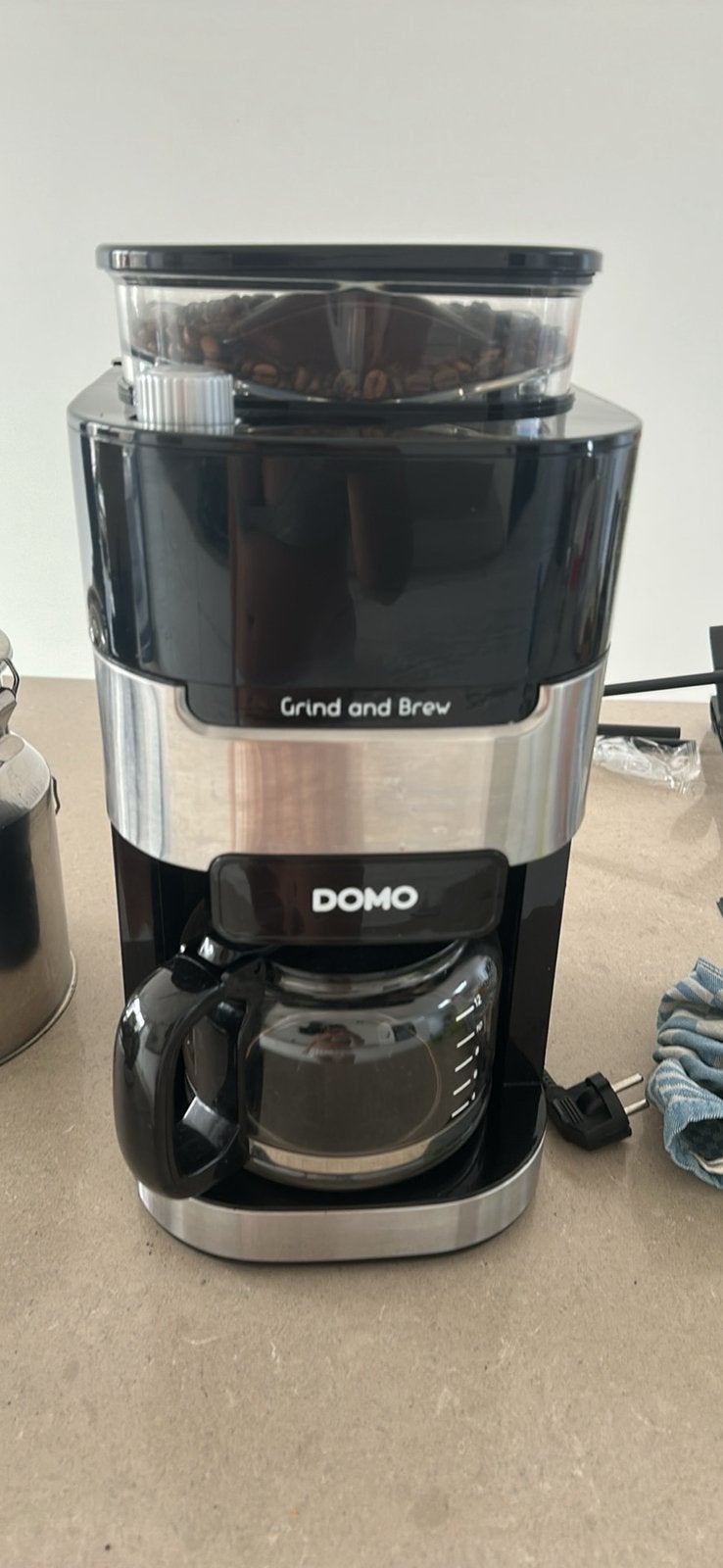 DOMO Grind & Brew koffiezetapparaat met ingebouwde molen, Ophalen, Zo goed als nieuw, Koffiemachine