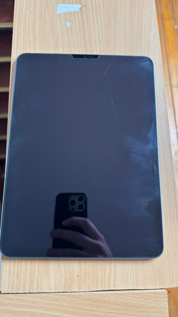 Ipad Pro m2 2022 avec clavier et coque Logitech, Enlèvement, Comme neuf, 11 pouces