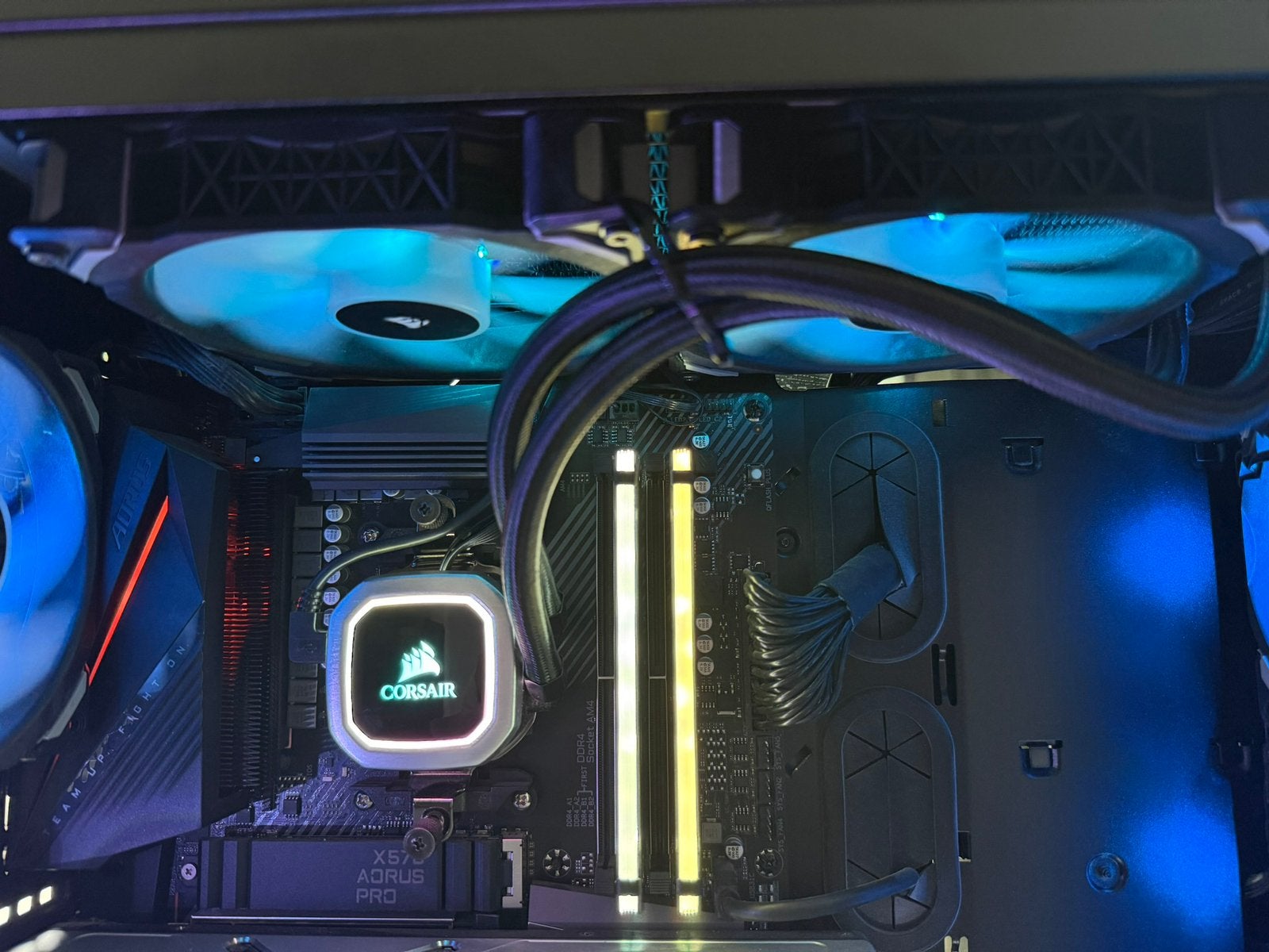 Corsair cpu cooler amd, Computers en Software, Ophalen of Verzenden, Zo goed als nieuw