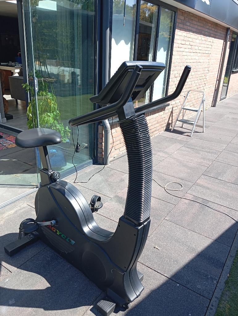 Hometrainer, Sport en Fitness, Fitnessapparatuur, Ophalen, Gebruikt, Kunststof, Hometrainer