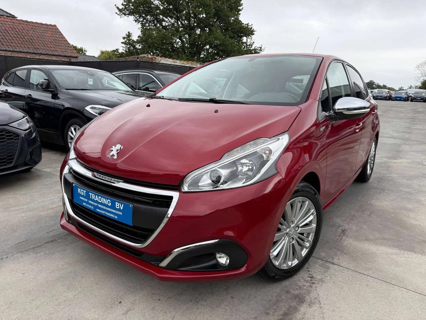 Peugeot 208 1.2i 5-DEURS NAVIGATIE CARPLAY LED PARKEERSENSOR, Stof, Gebruikt, 1199 cc, Bedrijf