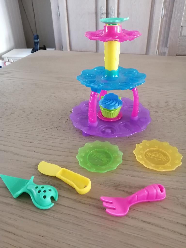 " play doh " verschillende setjes, Kinderen en Baby's, Speelgoed | Educatief en Creatief, Zo goed als nieuw, Knutselen, Ophalen of Verzenden