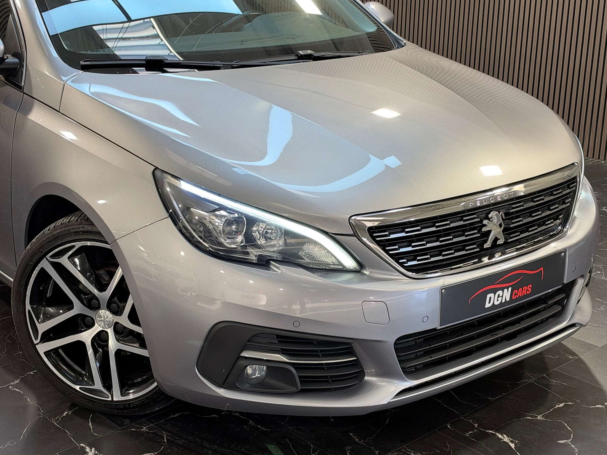 Peugeot 308 308 SW 1.6 BlueHDi Feline (automatique), Autos, Cuir, Argent ou Gris, Achat, Euro 6