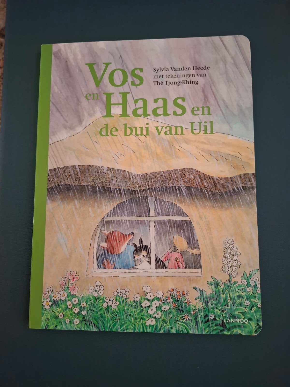 Kinderboek Vos en Haas en de bui van Uil, Ophalen, Zo goed als nieuw, Jongen of Meisje, Fictie algemeen
