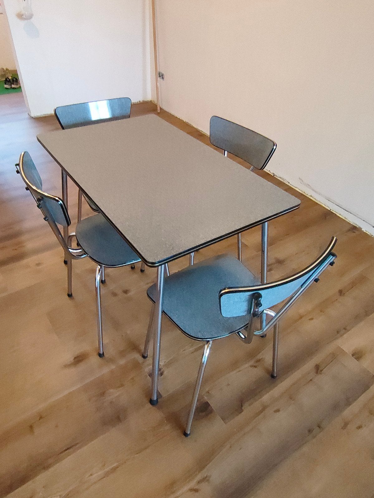 Retro tafel met 4 stoelen en schuif voor onder de tafel, Gebruikt, 50 tot 100 cm, 50 tot 100 cm, Vier personen