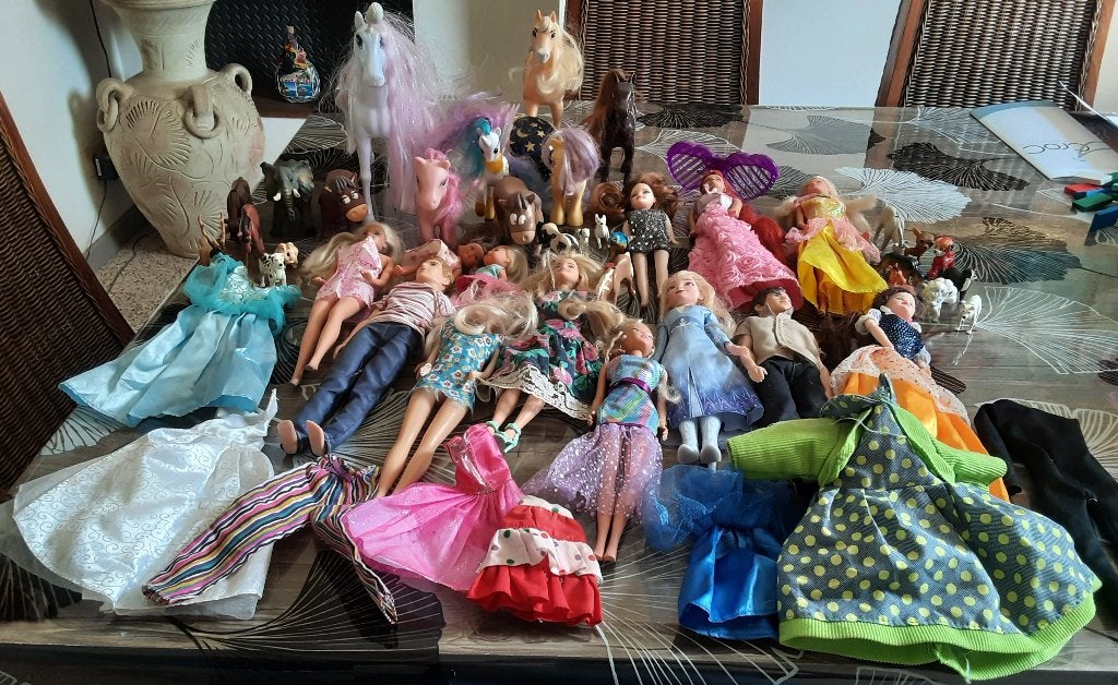 Lot de 13 barbies avec accessoires et de 28 animaux divers, Enlèvement ou Envoi, Comme neuf