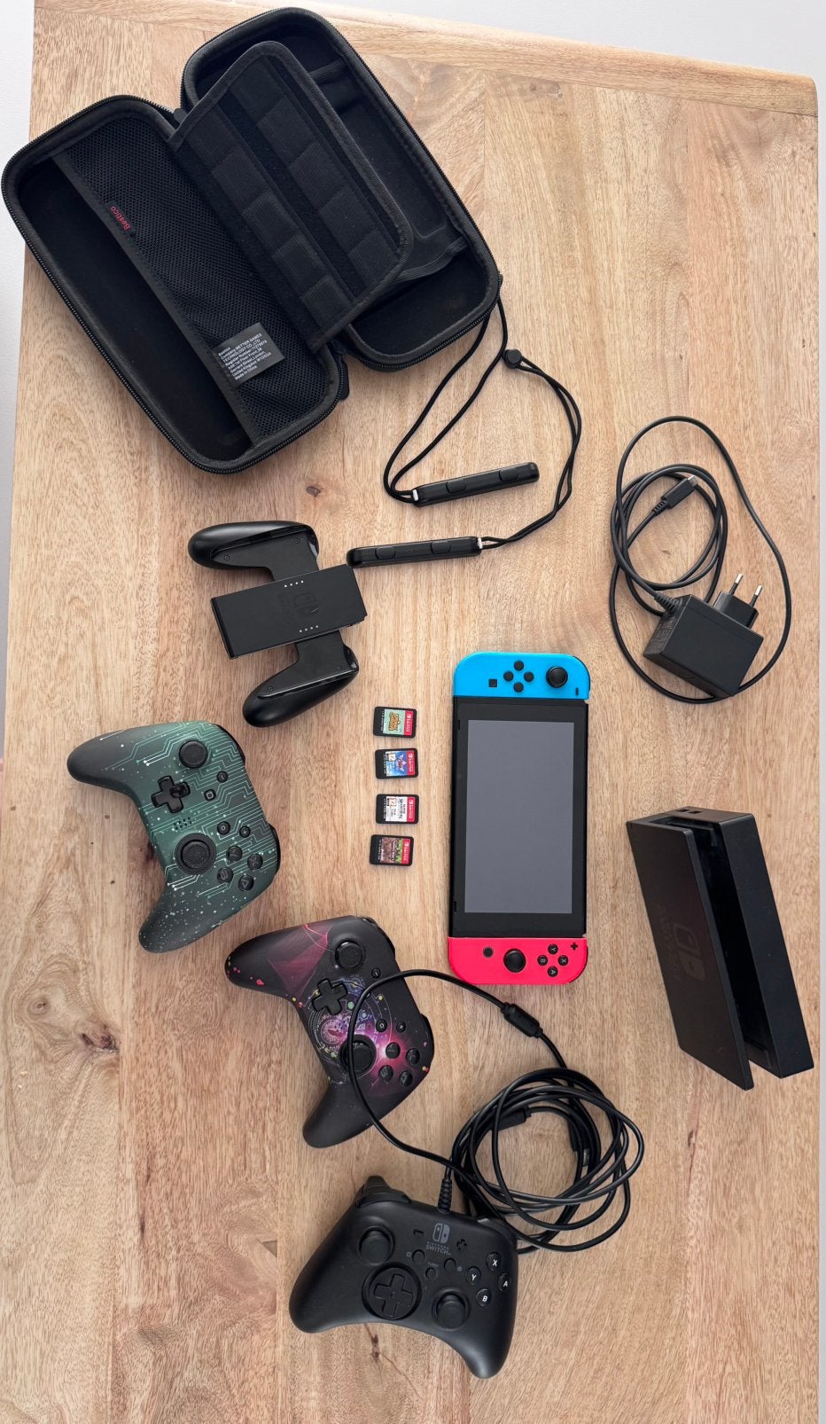 Nintendo Switch + 4 jeux + 3 manettes + dock + accessoires, Enlèvement, Utilisé, Switch Original