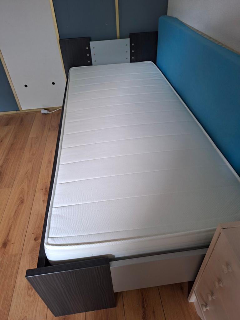 1persoonsbed met matras en nachtkastje, Ophalen