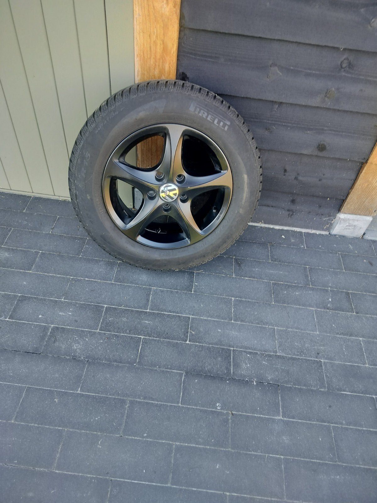 winterbanden + Volkswagen velgen zwart, Ophalen, Gebruikt, 15 inch, Velg(en)