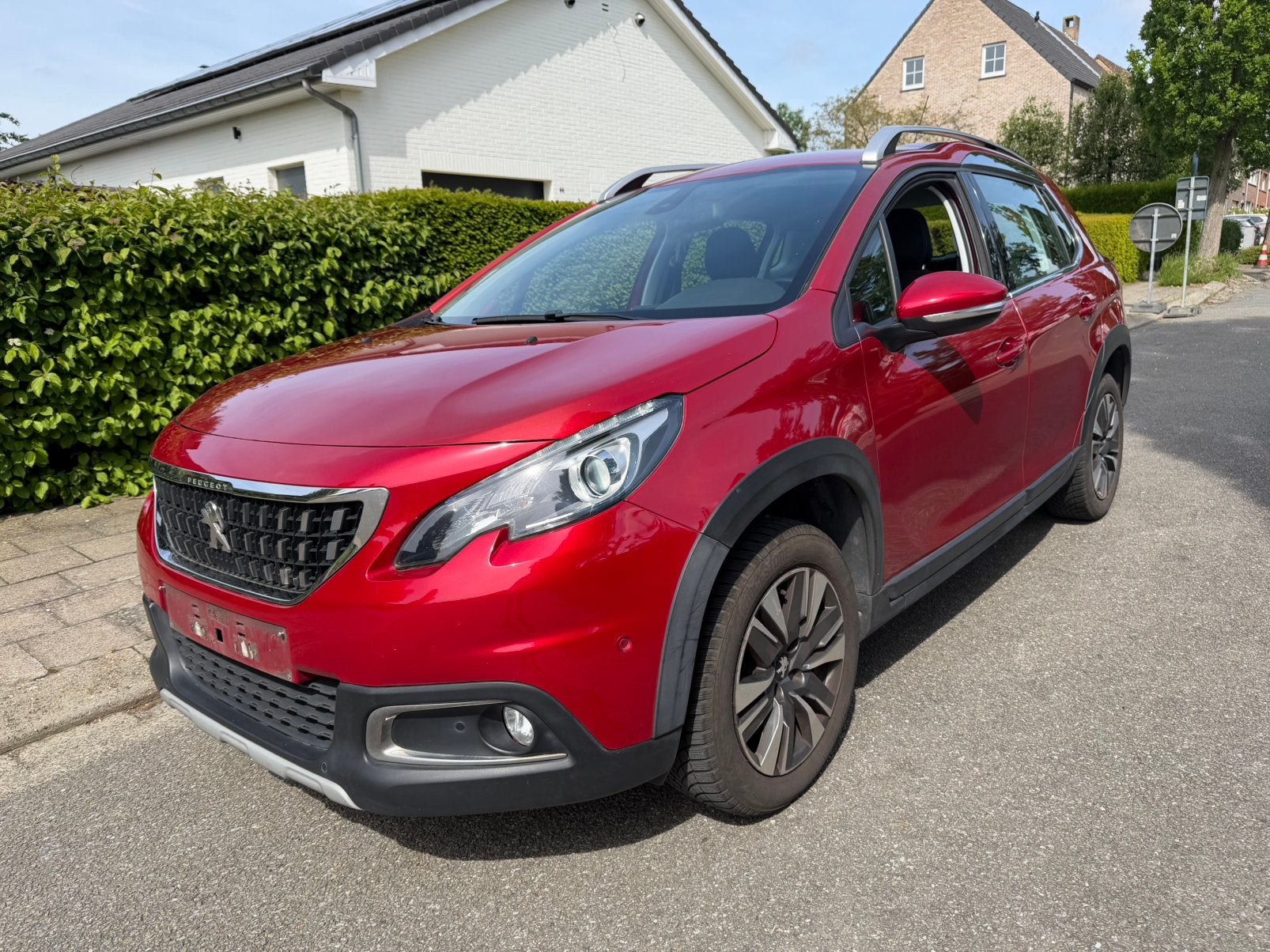 Peugeot 2008 / 1.2 Benzine Euro 6b / 103.000 km, Autos, Peugeot, Rouge, Achat, Entreprise, Boîte manuelle