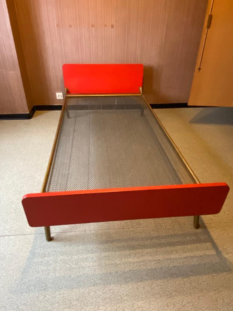 Eenpersoonsbed in goede staat! Moet dringend weg., Ophalen, Zo goed als nieuw