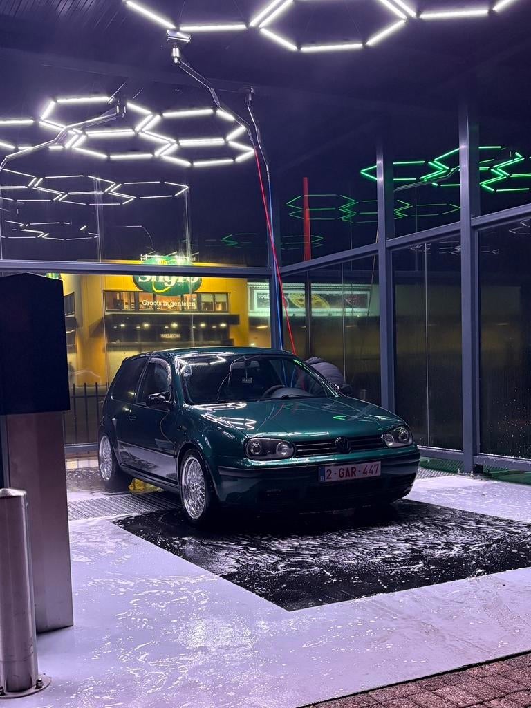 Volkswagen golf 4 1.6 16V, Auto's, Voorwielaandrijving, Zwart, 4 cilinders, Alcantara
