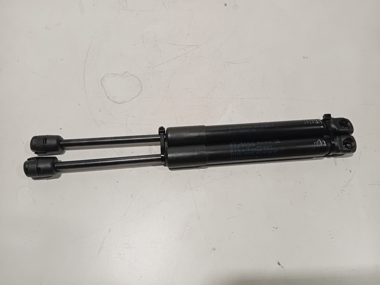 Gasdrukveerset voor Mini Mini, Onderdelen@venauto.nl, Van der Ven Autorecycling B.V., Ettenseweg 76, 4706 PB Roosendaal, The Netherlands