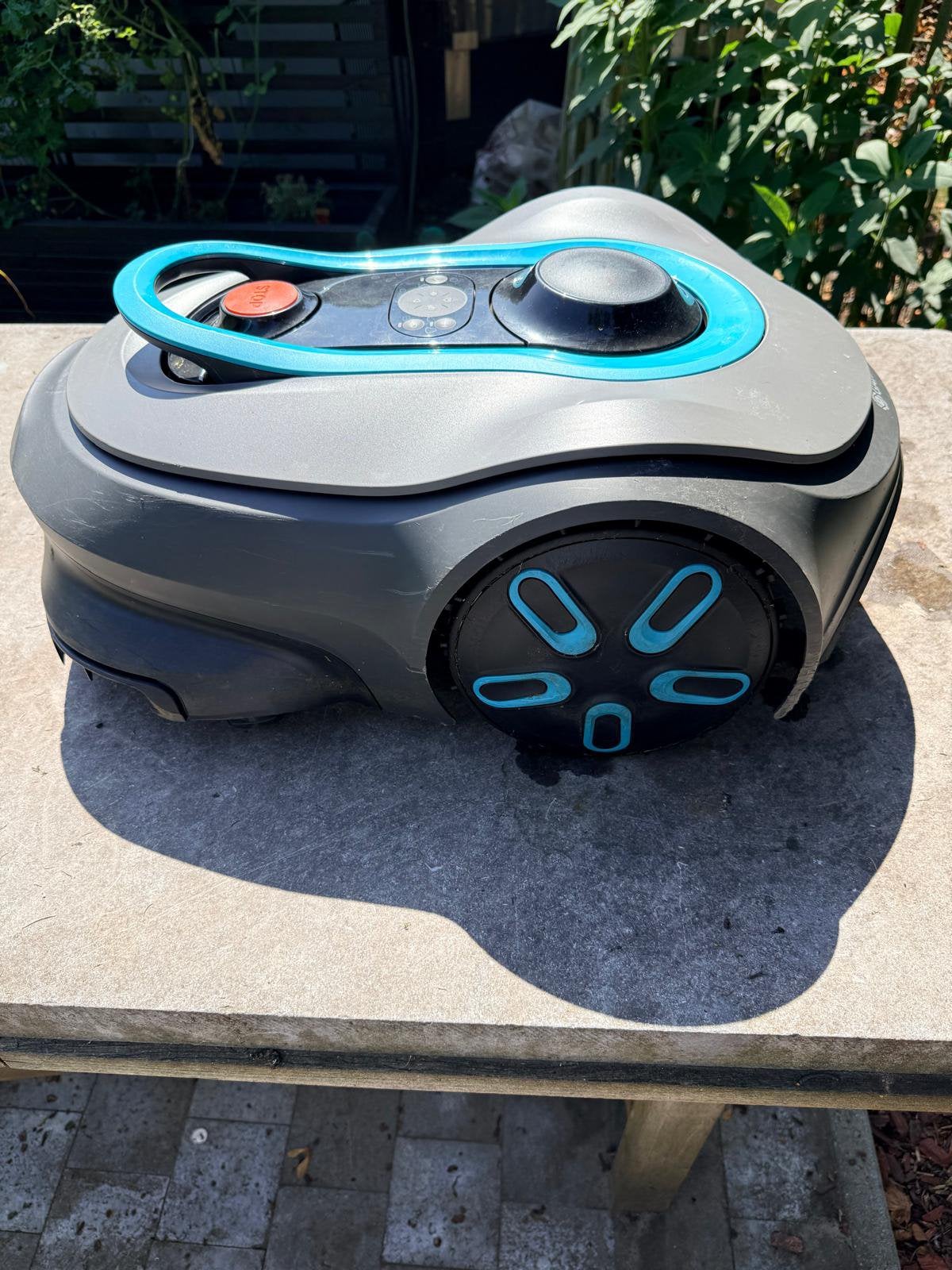 Gardena robotmaaier met garage, type Sileno free 600., Tuin en Terras, Ophalen of Verzenden, Zo goed als nieuw