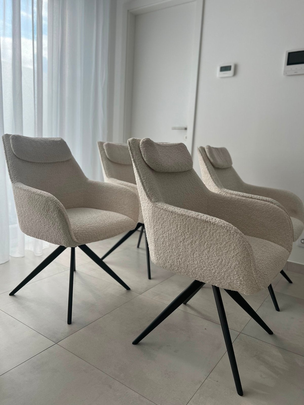 4 chaises pivotantes en tres bon etat, Maison & Meubles, Enlèvement, Comme neuf, Quatre