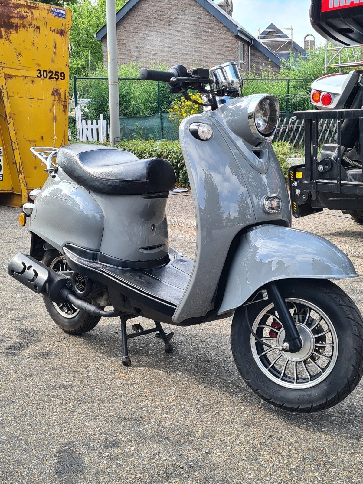 Lasouris A klasse 50cc euro 5 nieuwe staat 25 klm per uur, Ophalen of Verzenden