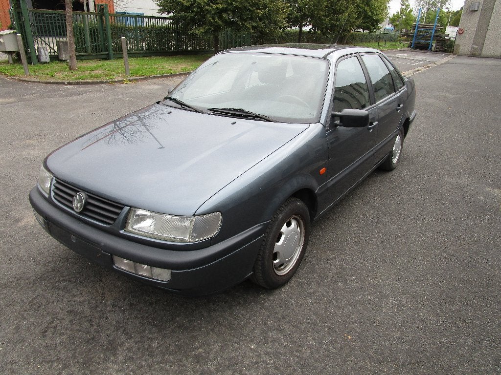 VOLKSWAGEN PASSAT 1800 CC OLDTIMER, Auto's, Voorwielaandrijving, 4 deurs, 4 cilinders, Airbags