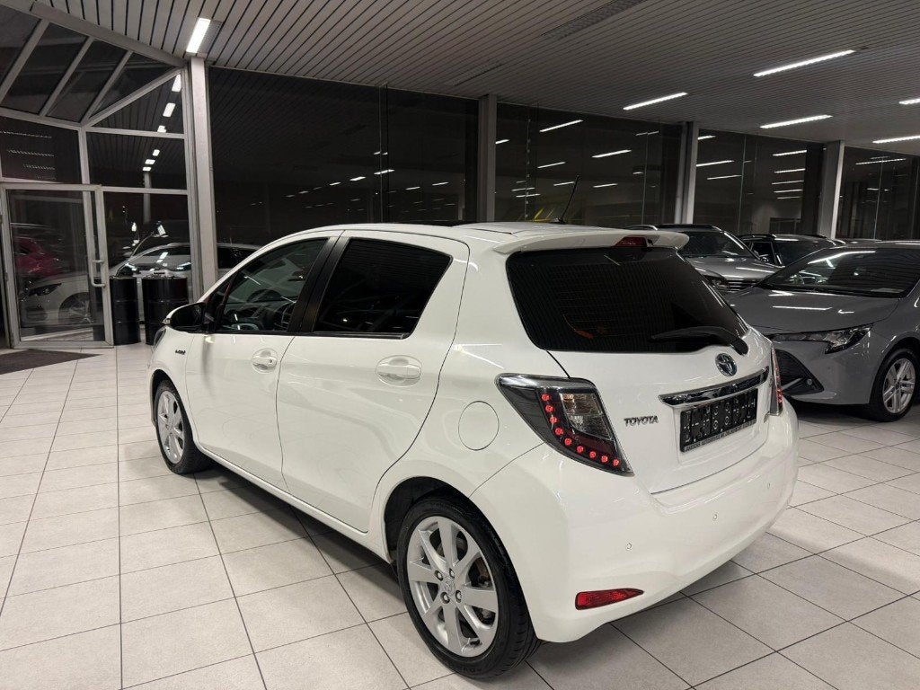 Toyota Yaris 1.5 Hybride/Essence 55kW Automatique Euro 5, Autos, Toyota, Cuir, Euro 5, Achat, Entreprise