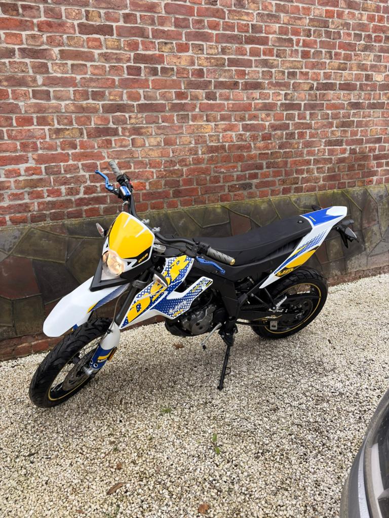 UM DSR SM 125cc Supermoto | A1 | Slechts 257 km, 6 versnellingen, 125 cc, Zo goed als nieuw, Ophalen