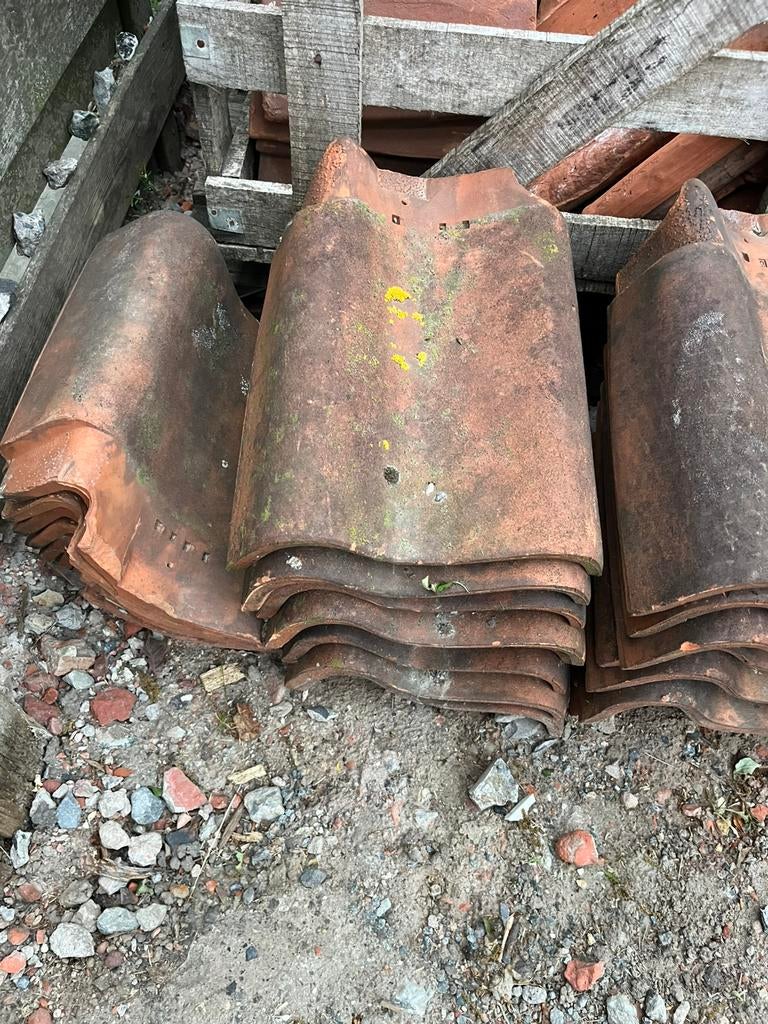Hoekpannen te koop, Doe-het-zelf en Bouw, Dakpannen en Dakbedekking, Ophalen, Steen of Klei, Zo goed als nieuw, Dakpannen