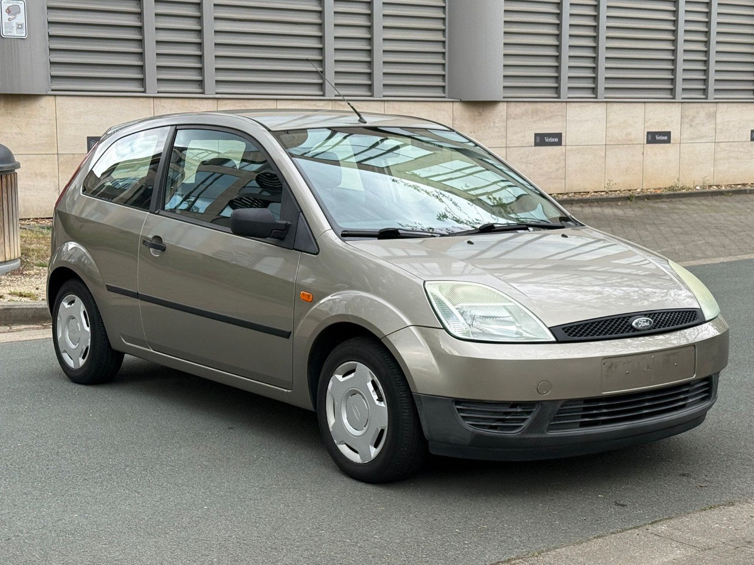 Ford fiesta/1.3i/2004, Auto's, Bruin, Bedrijf, Handgeschakeld, Fiësta
