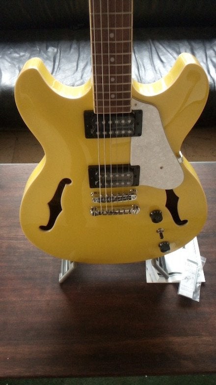 Ibanez neuve AS63 Artcore Vibrante Lemon Yellow HH, Musique & Instruments, Instruments à corde | Guitares | Électriques, Enlèvement
