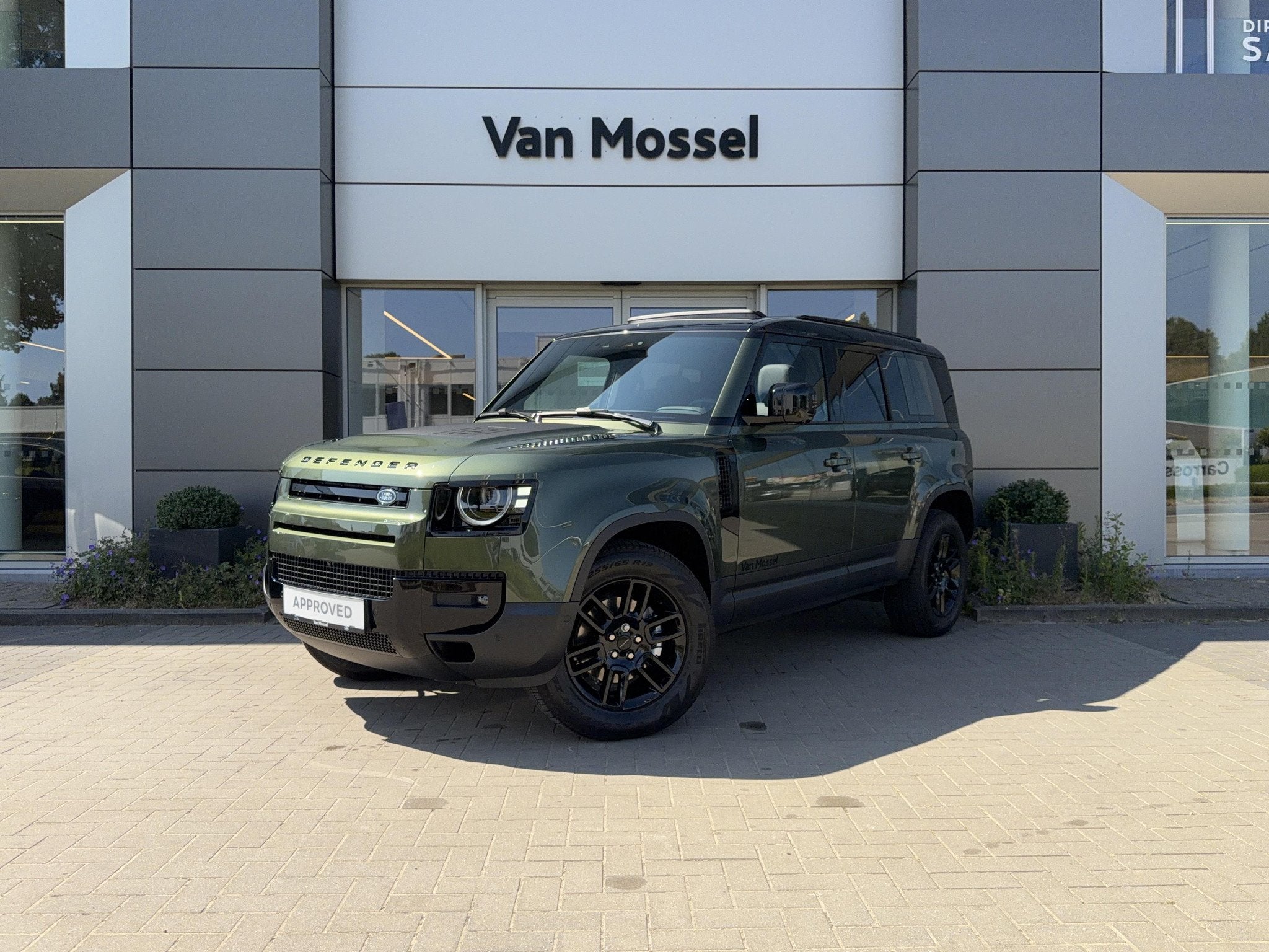 Land Rover Defender 110 D200 S AWD Auto. 26MY (automatique), Autos, Land Rover, Cuir, https://public.car-pass.be/vhr/dc34ca10-1e52-4ecb-b0a3-a56086743b1e