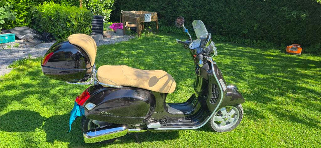 Vespa 125 GTS de 2011, Vélos & Vélomoteurs, Scooters | Vespa, Comme neuf, Essence, Enlèvement
