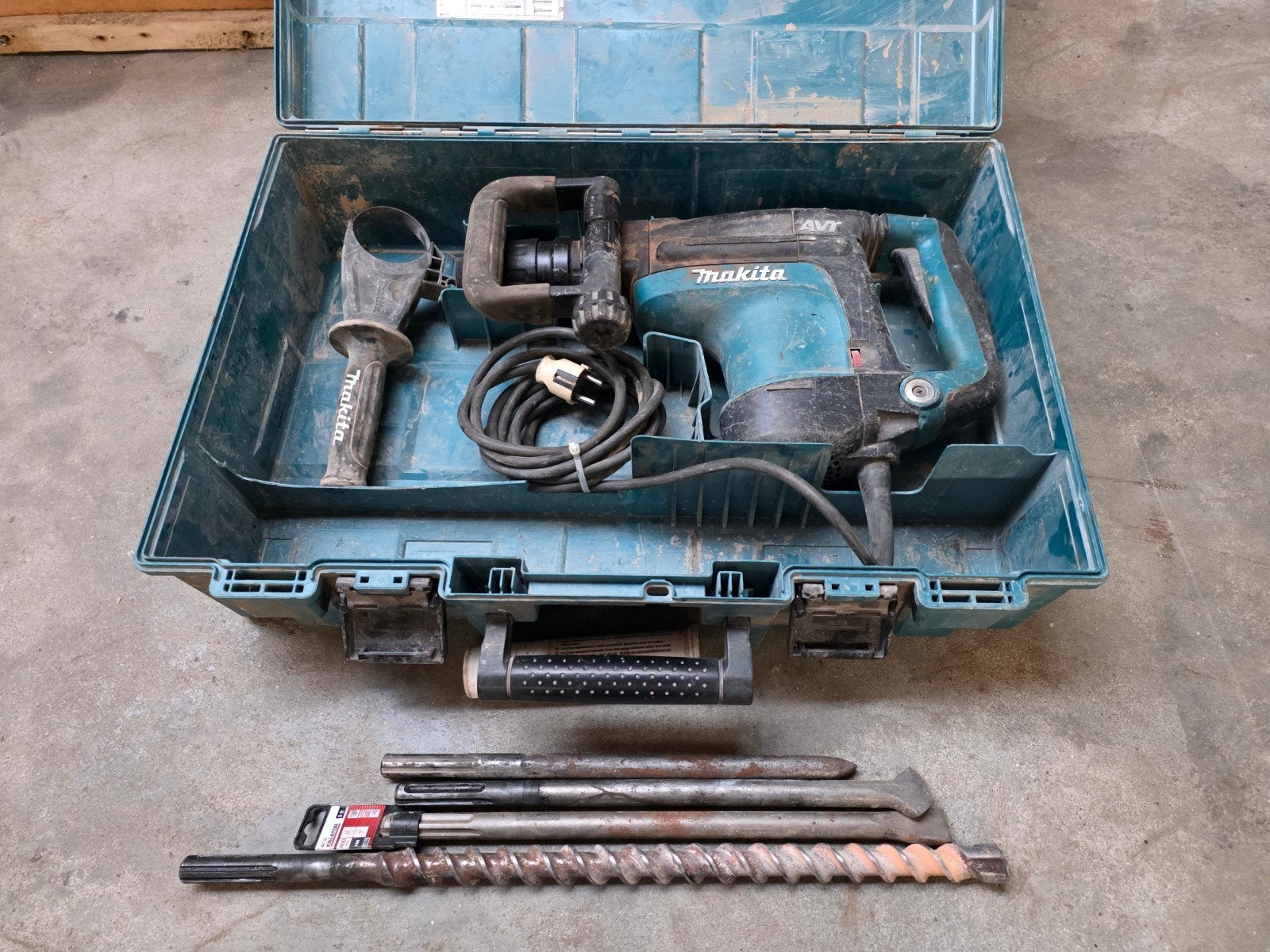 🔨 TE HUUR – MAKITA AVT ZWARE BOOR- & BREEKHAMER SDS-MAX, Doe-het-zelf en Bouw, Gereedschapskisten, Ophalen of Verzenden