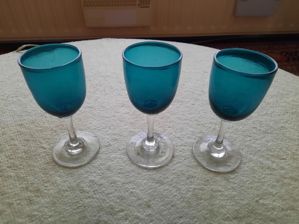 set van 3 blauwgroene vintage wijn(sier)glazen, Antiek en Kunst, Ophalen of Verzenden