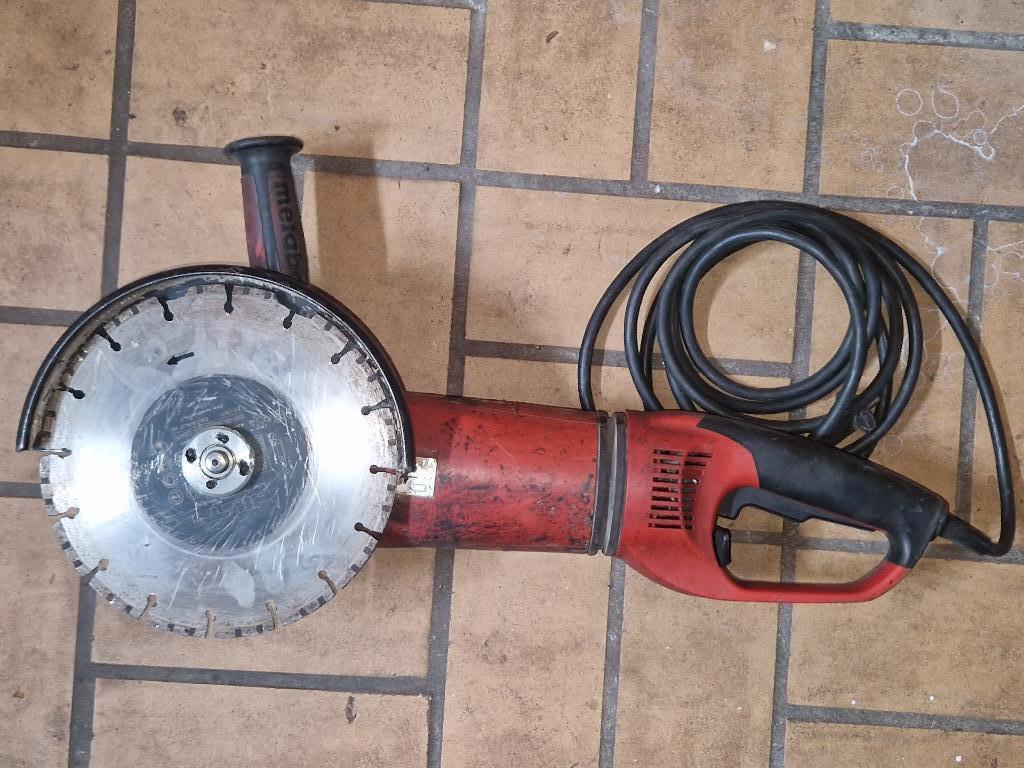 Rectifieuse HILTI, Enlèvement, Utilisé, 1000 watts ou plus, Meuleuse d'angle