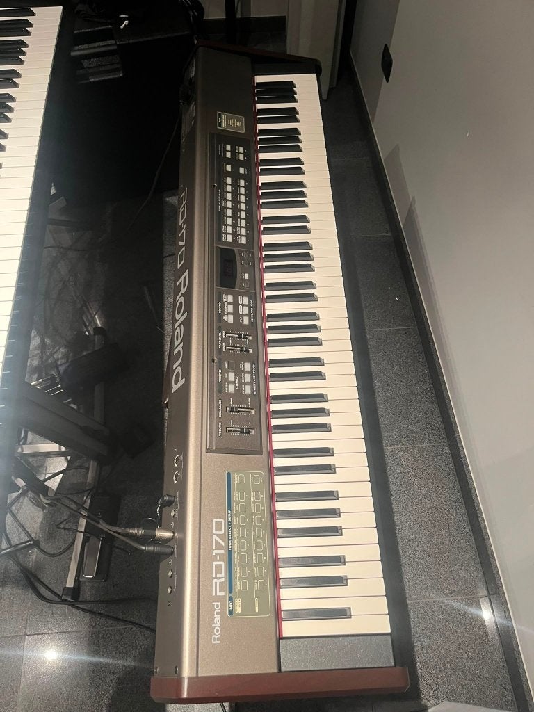 Roland RD-170 digitale piano / stage piano 88 toetsen, Muziek en Instrumenten, Piano's, Ophalen, Piano