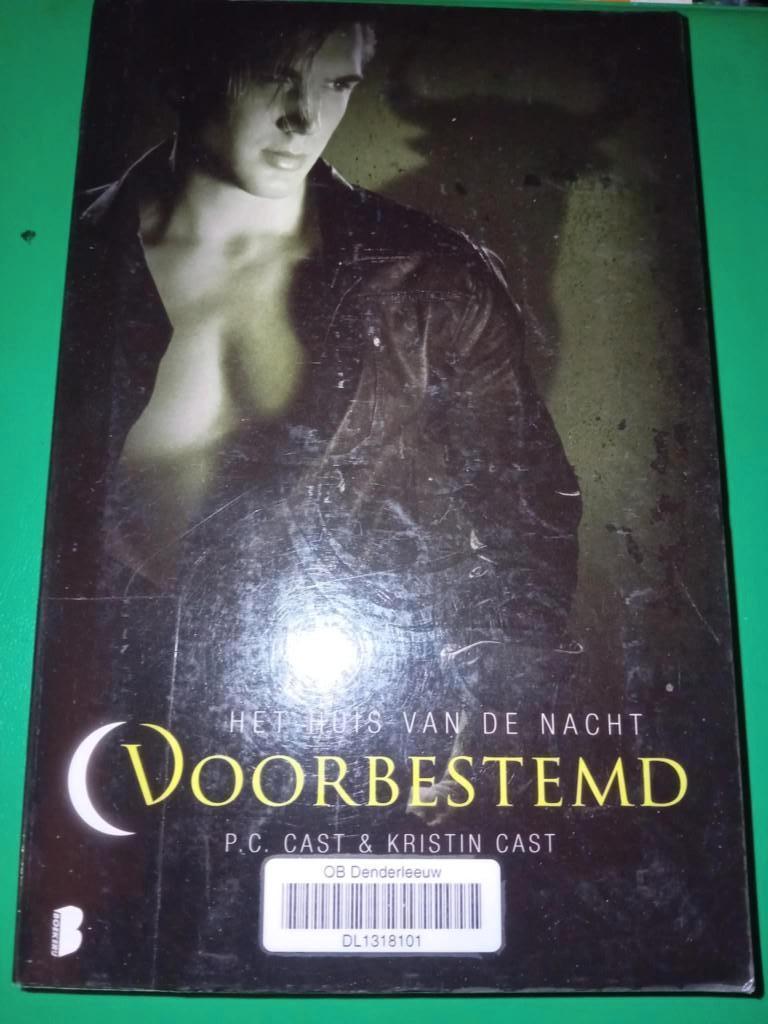 boek het huis van de macht voorbestemd, Ophalen of Verzenden, Zo goed als nieuw, Pc cast & kristin cast