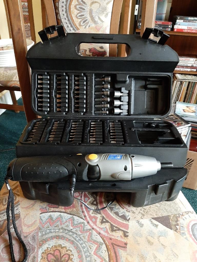 Elektrische schroevendraaier + schroevendraaierbits, Doe-het-zelf en Bouw, Ophalen, Gebruikt