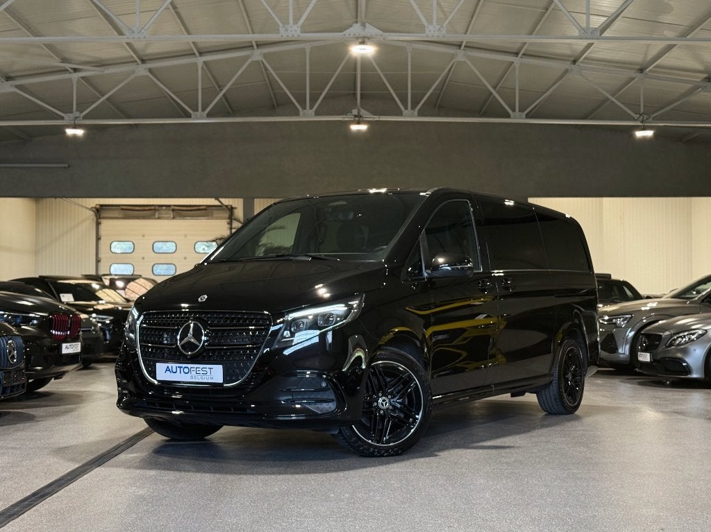 Mercedes-Benz V300d 4Matic AMG-Line |  Lichte Vracht, Automaat, 4 cilinders, Parkeersensor, Zwart