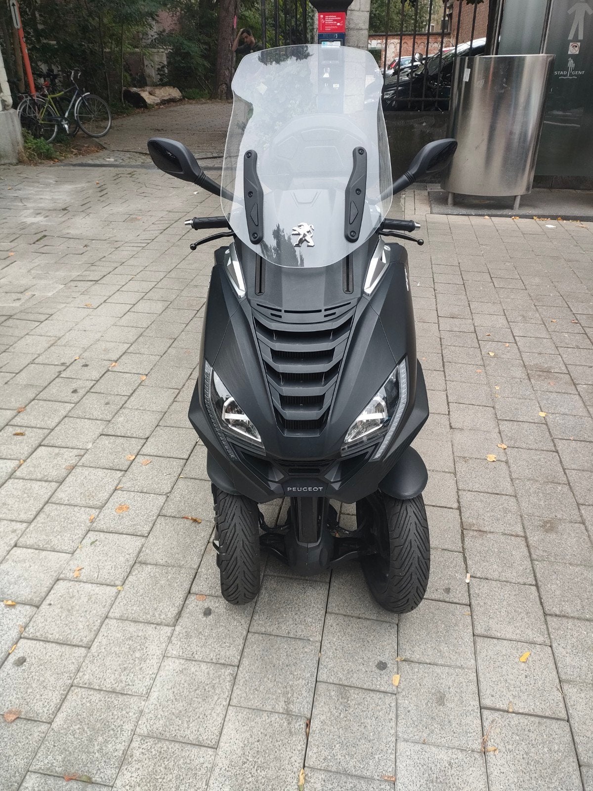Peugeot metropolis 400i bj 2023/05

Scooter word nog dagelij, Ophalen, 400 cc, Zo goed als nieuw, Benzine