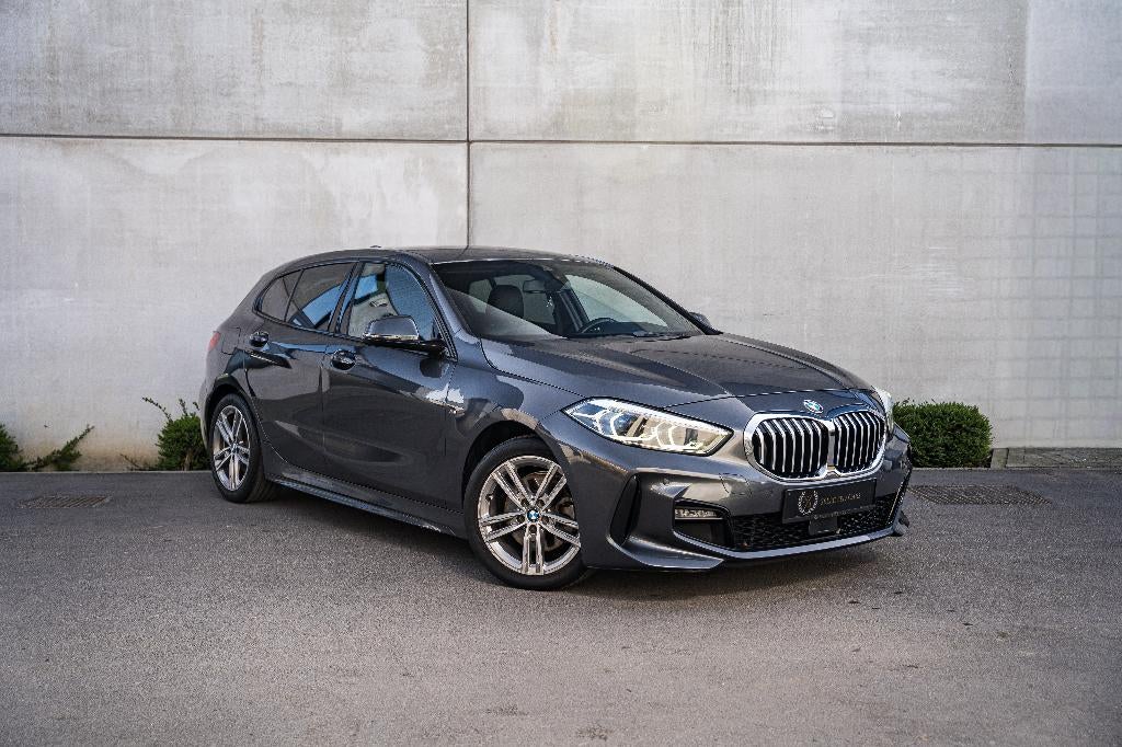 BMW 118 *M-SPORT*VIRTUAL COCKPIT*LINE ASSIST*CAMERA*CRUISE*, Auto's, BMW, 1 Reeks, Leder en Stof, Bedrijf, 5 deurs