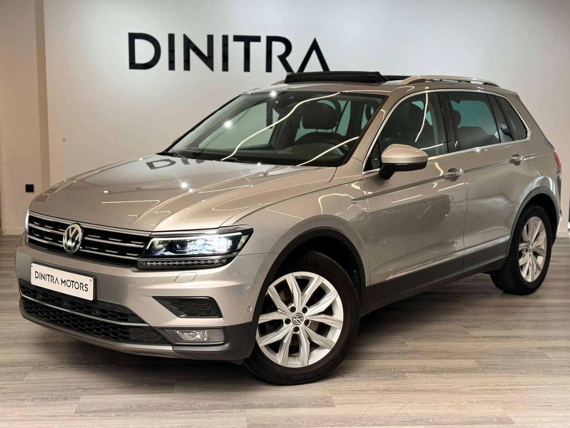 Volkswagen Tiguan 2.0 TDi Highline - Pano/Carplay/ACC/LED/Me, Gebruikt, 4 cilinders, Adaptive Cruise Control, Bedrijf