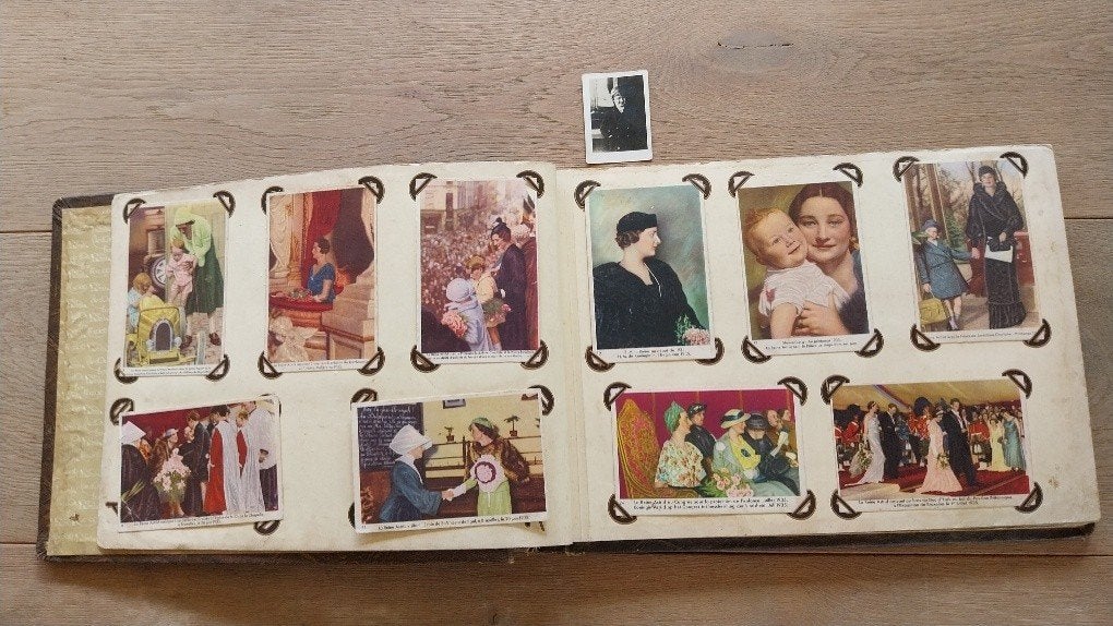 Het Koningin Astrid-plaatjesalbum, Ophalen
