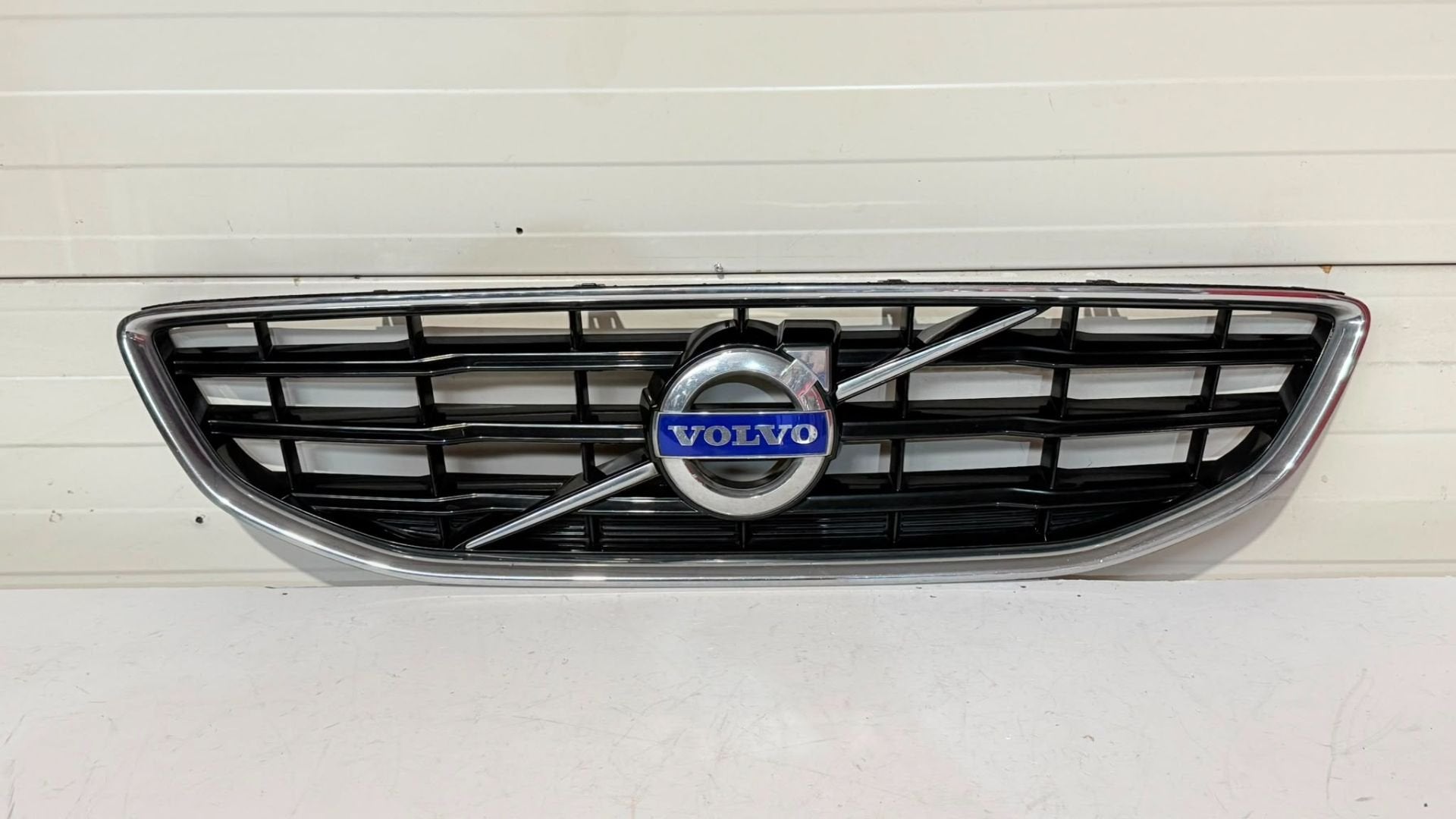 Volvo V40 Grille 31283764, Gebruikt, Gunnar Engellaus vag 8
405 31  Gothenburg, SE, Voor, Info@volvocars.com