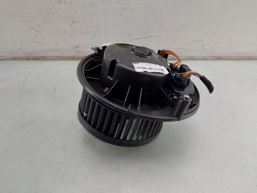 KACHEL VENTILATORMOTOR Seat Leon (5FB) (01-2012/08-2020), Gebruikt, Valeo, 100, rue de Courcelles
75017  Paris, FR, Seat