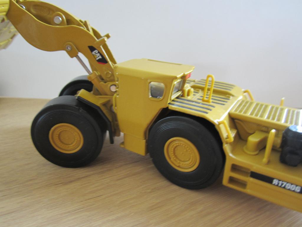 CAT R1700G, Hobby en Vrije tijd, Modelauto's | 1:50, Ophalen of Verzenden, Zo goed als nieuw