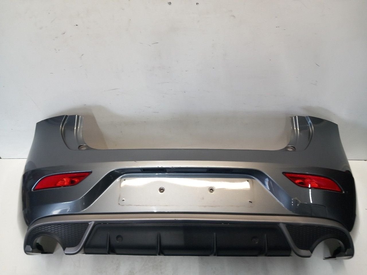 Bumper achter Volvo V40, Onderdelen@venauto.nl, Van der Ven Autorecycling B.V., Gebruikt, Ettenseweg 76, 4706 PB Roosendaal, The Netherlands
