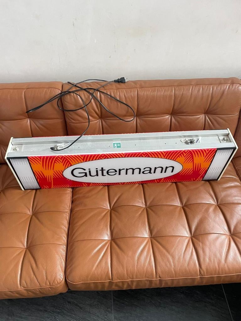 Retro reclamebak naaigaren Gutermann, Enlèvement